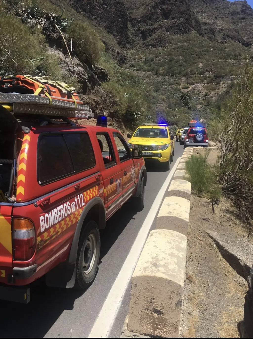 The large stones that surround the mountainous roads. Credit: Bomberos Voluntarios de Santiago del Teide (Facebook)