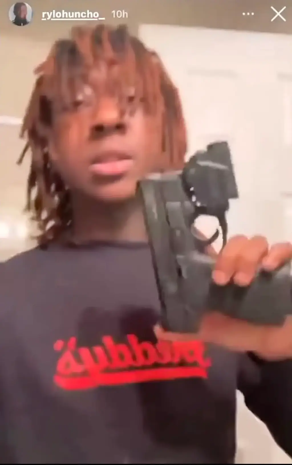 Rylo Huncho displaying the gun in his video. Credit: Instagram Story