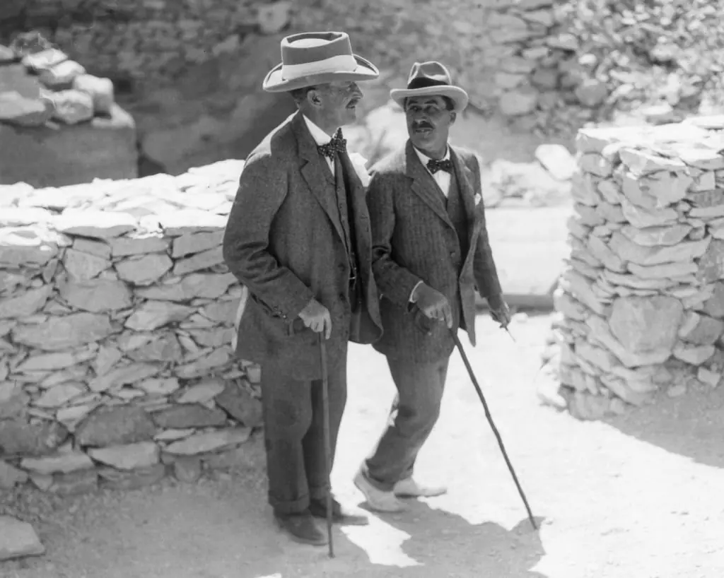 Howard Carter and Lord Carnarvon during the excavation. Credit: Hulton Archive / Getty