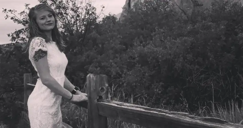 Woman with no legs has the best Tinder profile