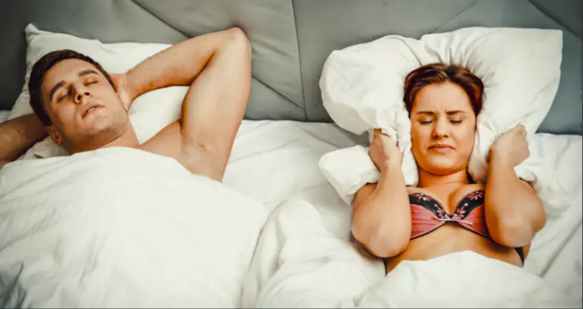 This girl tweets all the bizarre things her boyfriend says in his sleep, and it's hilarious