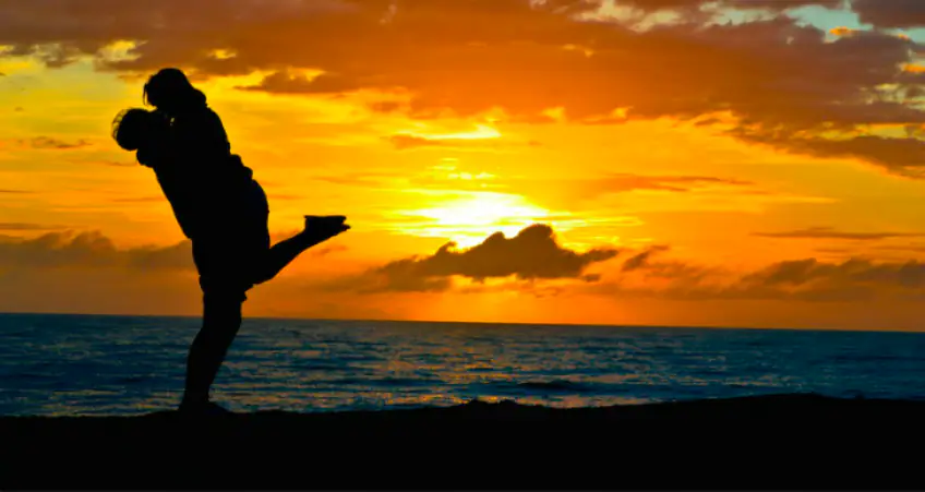 These are the 10 habits of people in the happiest relationships