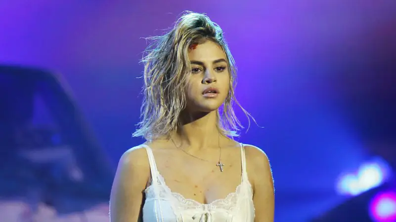 Fans are claiming that Selena Gomez suffered a panic attack at the AMAs last night