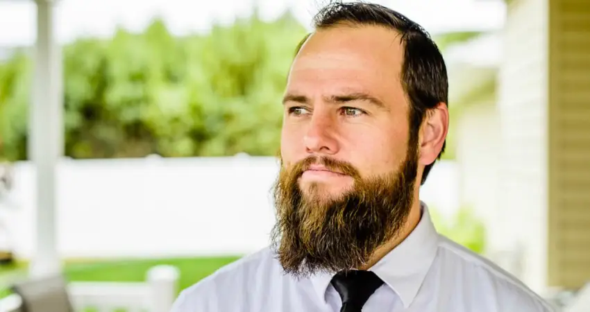 Vlogger involved in sexting scandal breaks nine month silence on Twitter