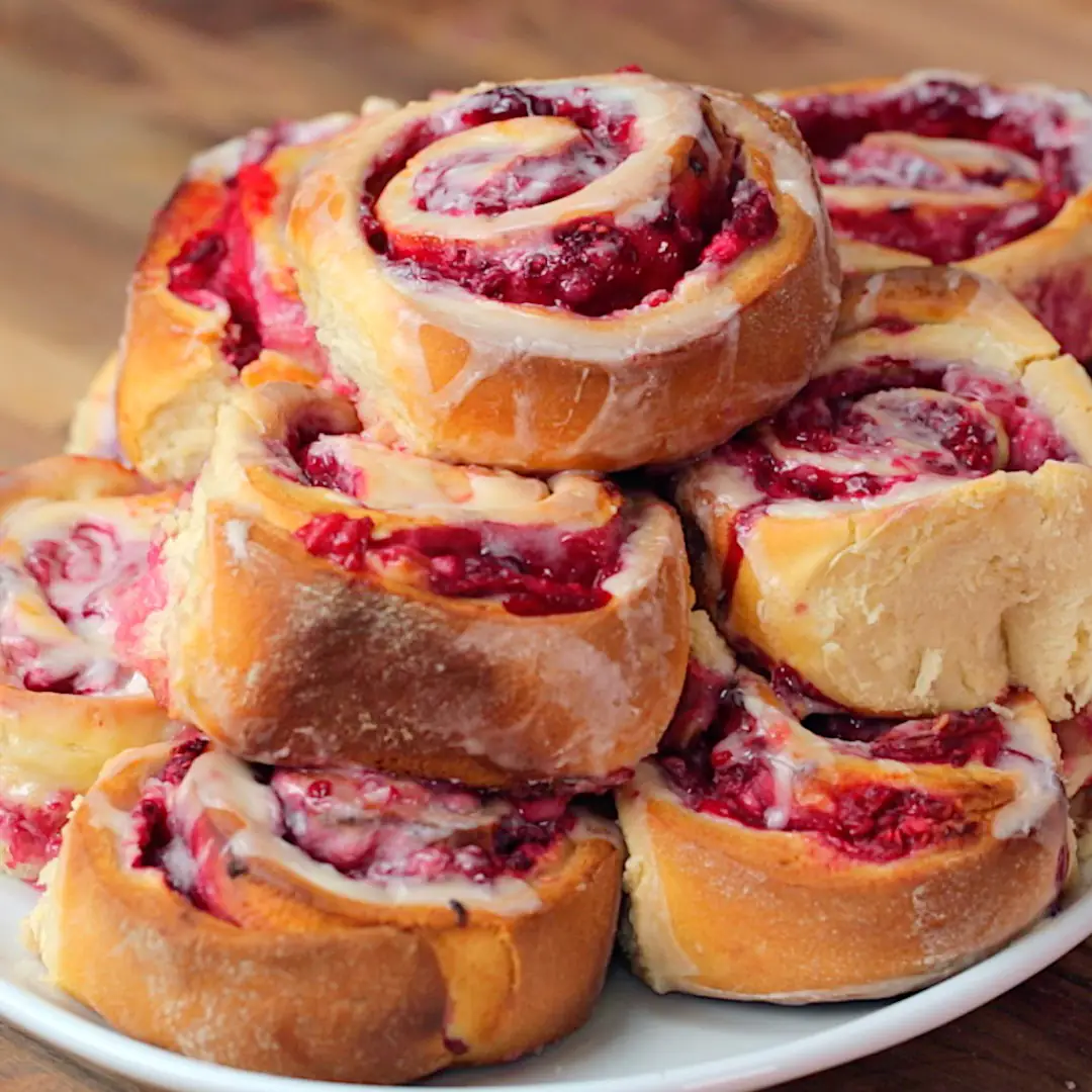 Raspberry Cheesecake Swirl Buns