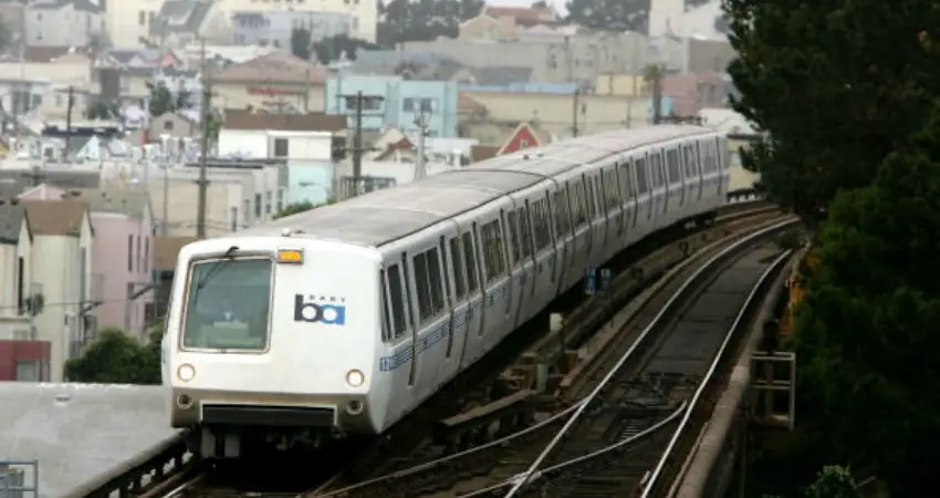 Racist passenger attacks Asian man on San Francisco train