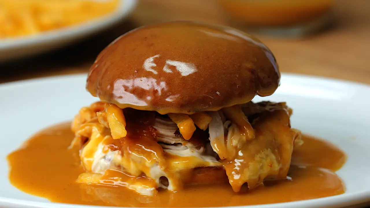 Hot Roast Chicken Gravy Buns