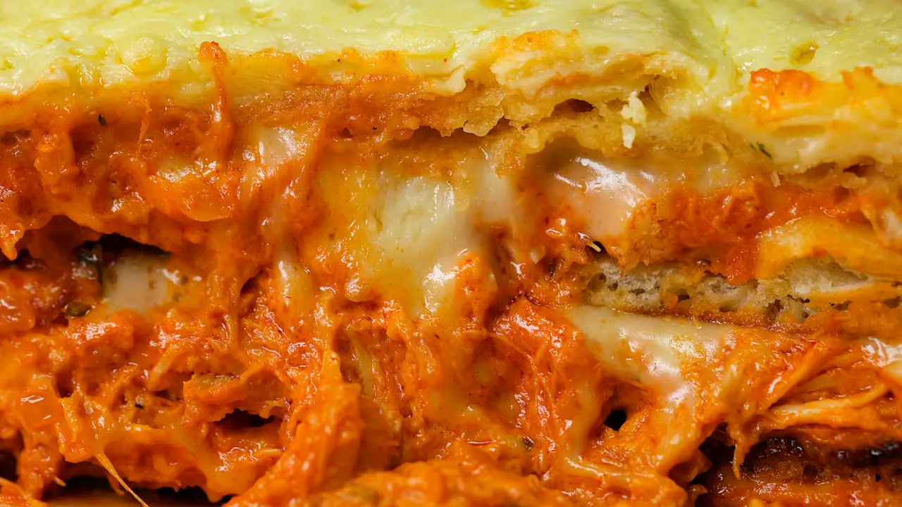 Cheesy Butter Chicken Naan Cake