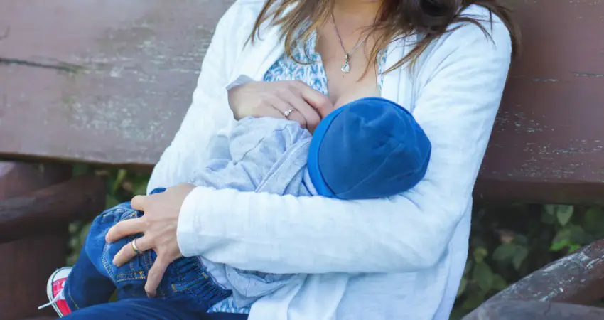 This mom was shamed for breastfeeding so she did it again in front of her 'haters'