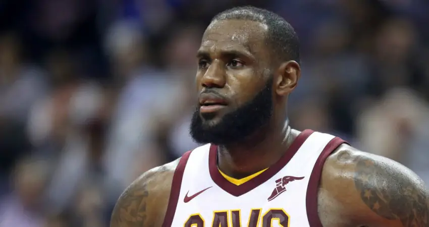 Instagram model appears to show LeBron James sliding into her DMs