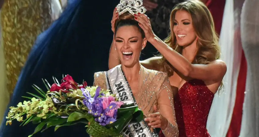 Model who was held at gunpoint wins Miss Universe competition