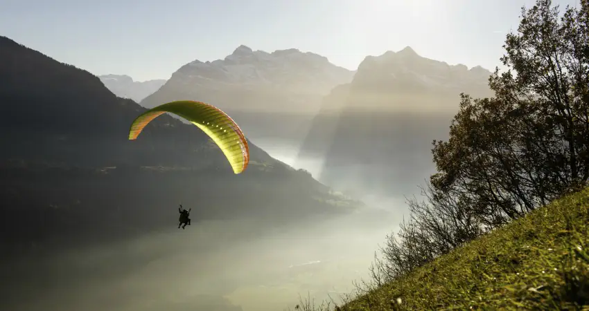 Terrifying footage captures man's paragliding accident