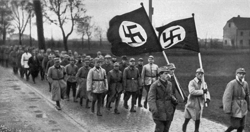 Hitler statue removed from museum because people kept taking selfies with it