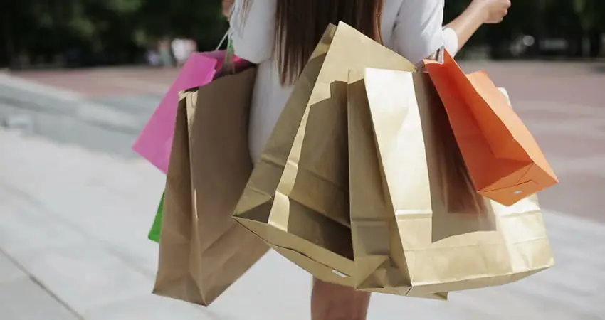 10 Stories from retail workers that will make your office job feel like a dream
