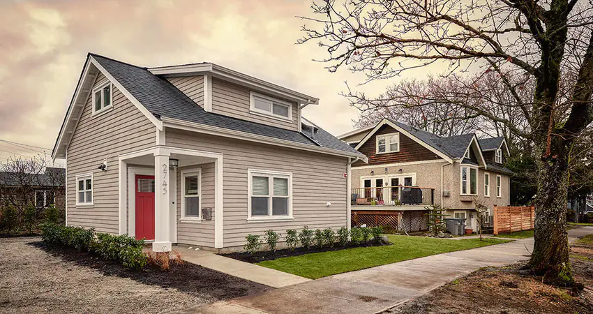 13 Homeowners who refused to move house, despite the consequences
