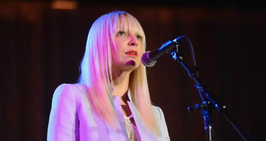 Sia releases nude photograph of herself because someone tried to sell it