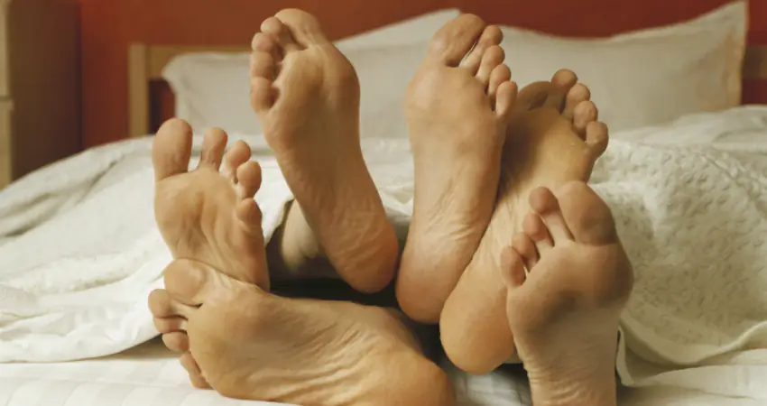 Woman deals with creepy guy in her DM's by inviting him to the scariest threesome ever