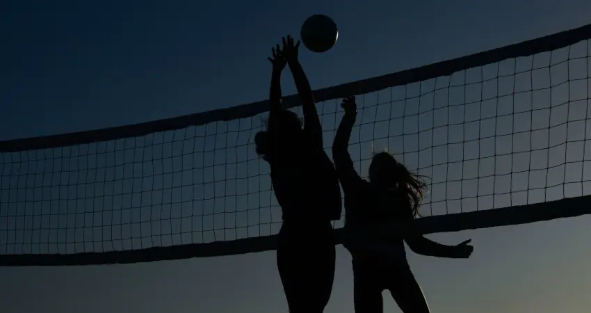 Female high school volleyball team make unbelievable save in video