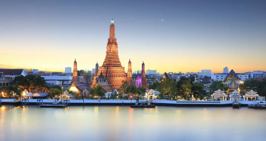 The couple behind the 'Travelling Butts' Instagram page have just been arrested in Thailand