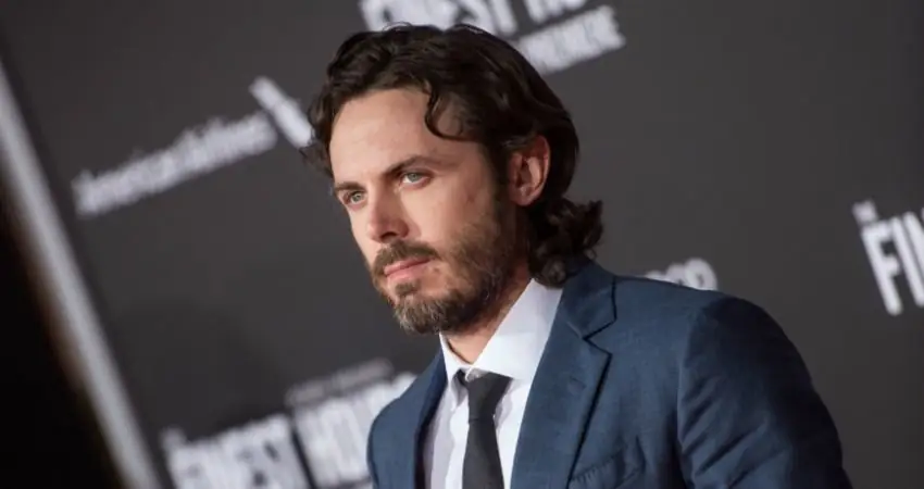 Jodie Foster and Jennifer Lawrence are replacing Casey Affleck at the Oscars