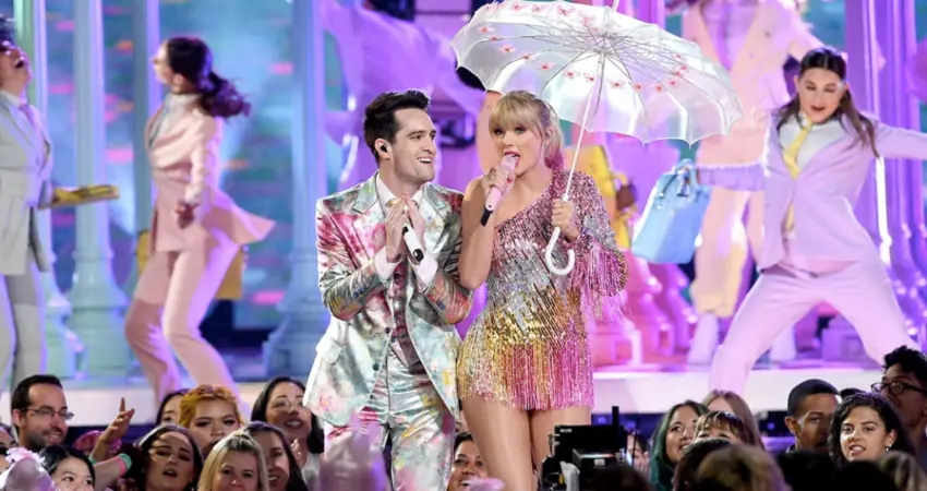 Taylor Swift's Billboards performance has raised a few eyebrows with Beyoncé fans