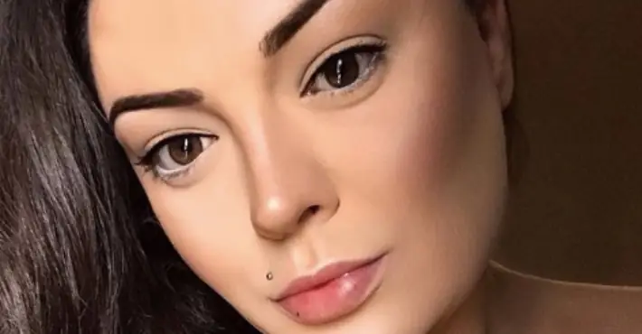 Activist shares picture of untucked 'bulge' to prove trans women are women