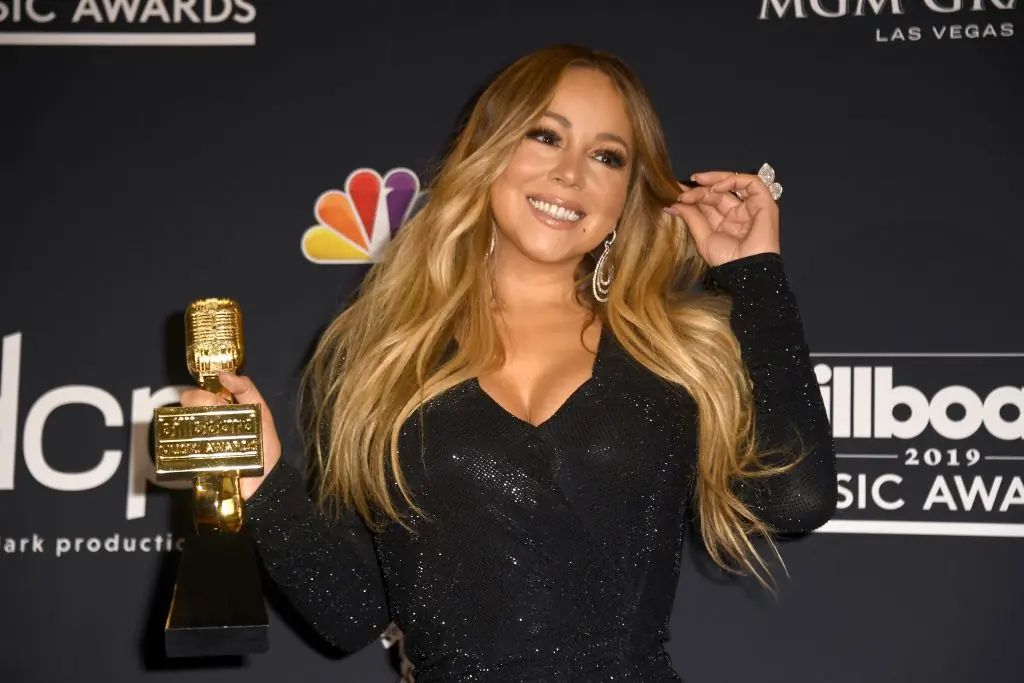 LAS VEGAS, NEVADA - MAY 01: Mariah Carey poses with the Icon Award in the press room during the 2019 Billboard Music Awards at MGM Grand Garden Arena on May 01, 2019 in Las Vegas, Nevada. (Photo by Frazer Harrison/Getty Images)
