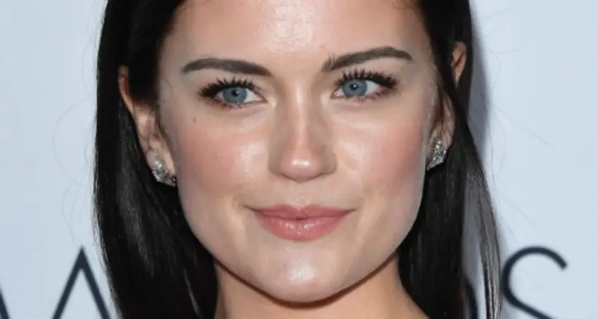 'Vikings' star Alicia Agneson brutally trolls the controversial ending to 'Game of Thrones'
