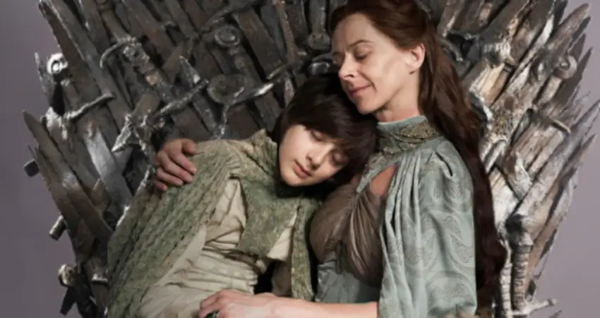 Robin Arynn's unexpected hotness in the 'Game of Thrones' finale has fans hot under the collar