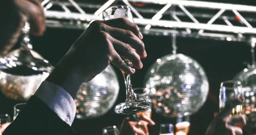 'Houseparty' app lets you drink with your friends while self-isolating