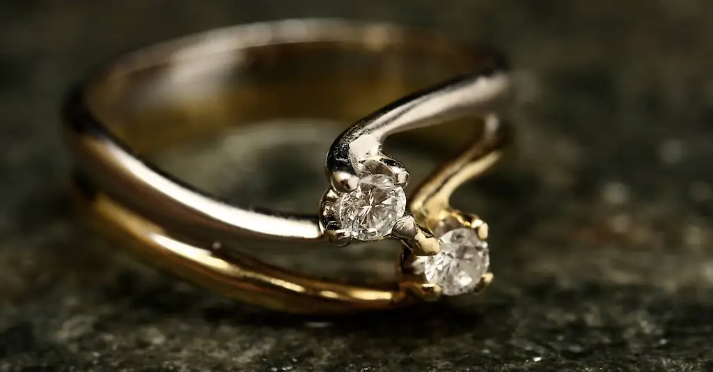 An image of a ring. 