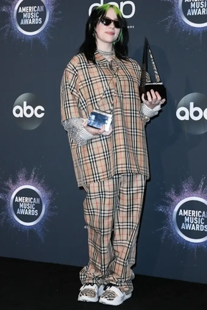 Billie Eilish wears a baggy Burberry attire at the 2019 American Music Awards.