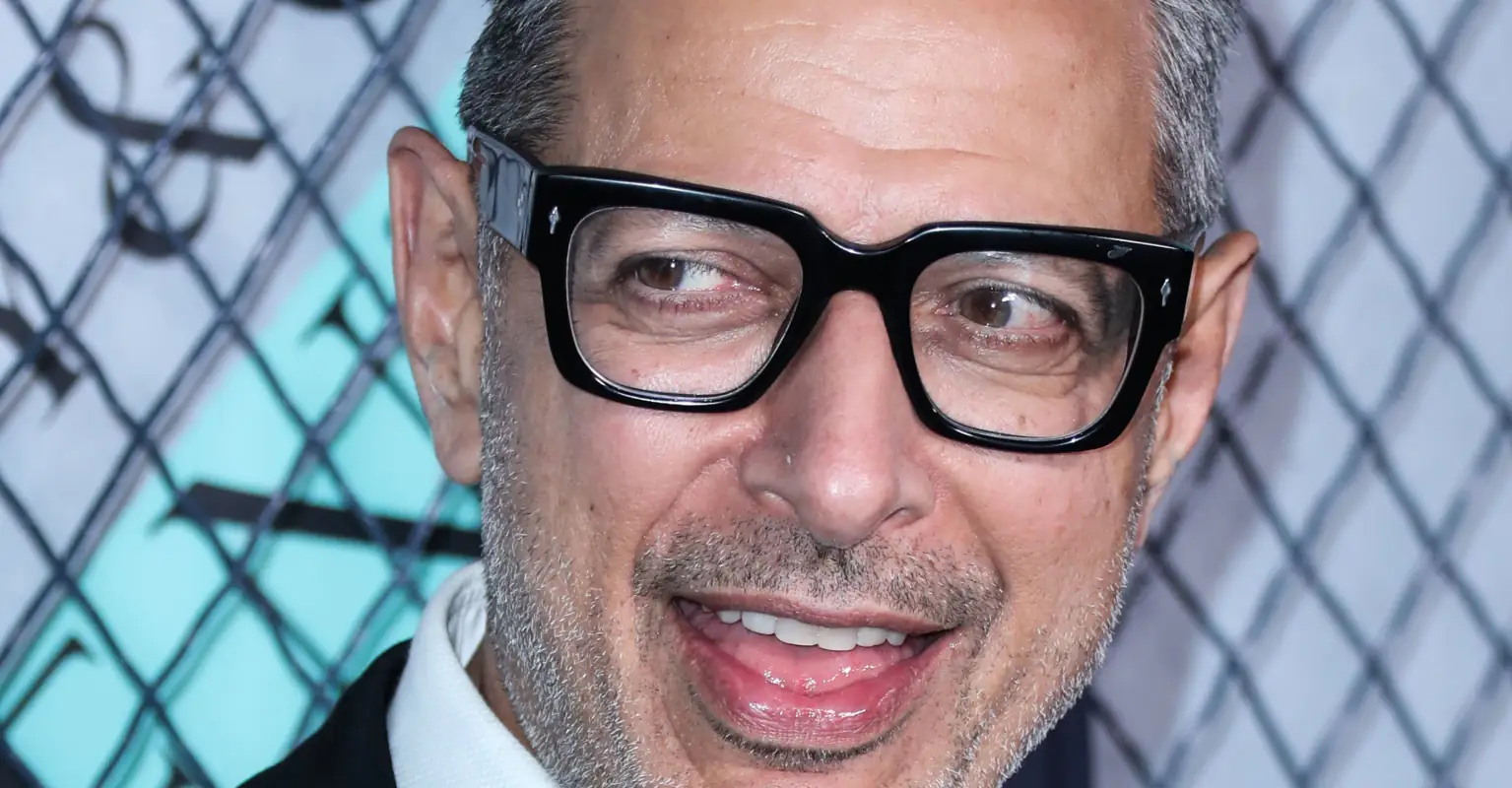 Jeff Goldblum recreates iconic open shirt shot from 'Jurassic Park' 27 years later