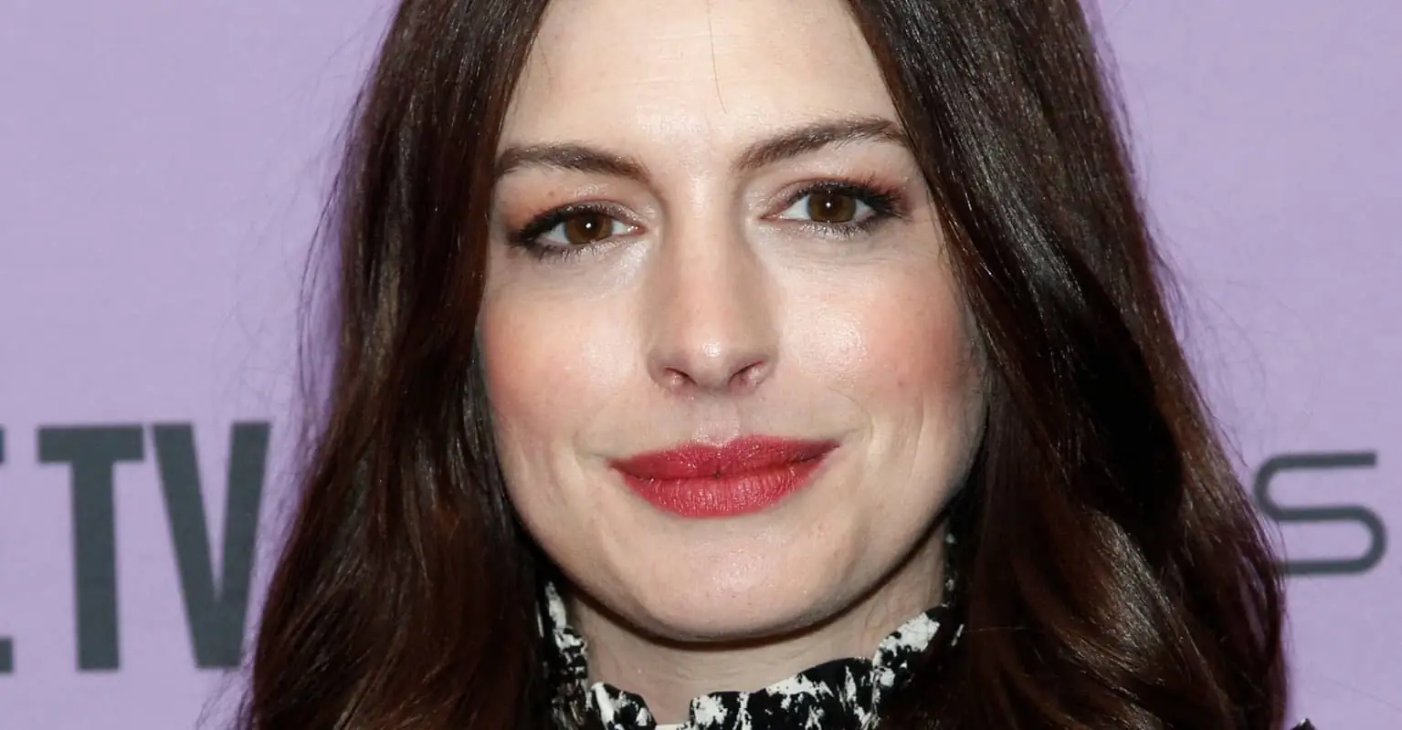 Anne Hathaway unveils terrifying transformation in first look at 'The Witches' remake