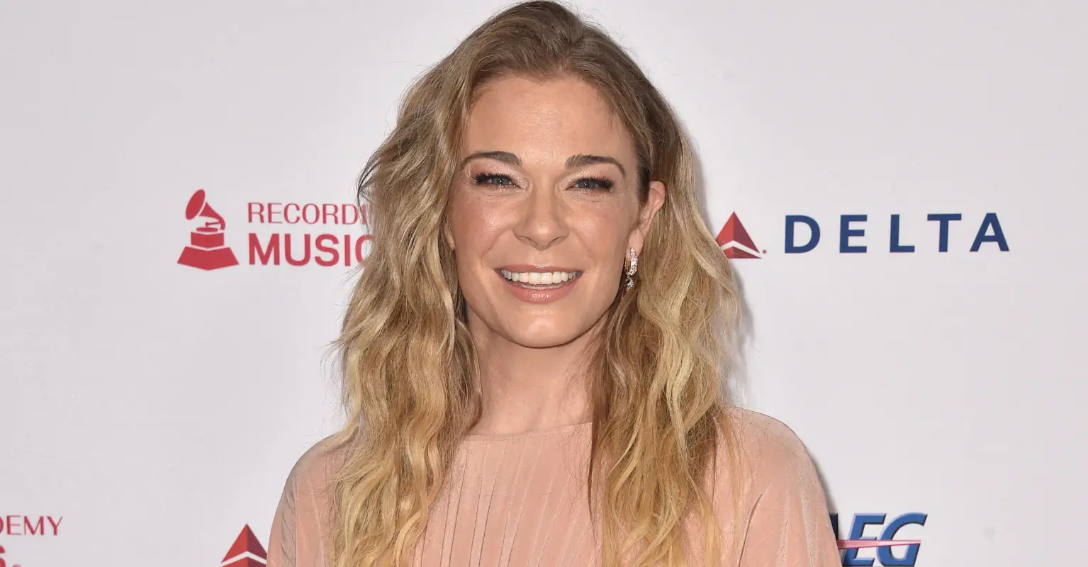 LeAnn Rimes embraces her psoriasis with 'unabashedly honest' nude Instagram photos