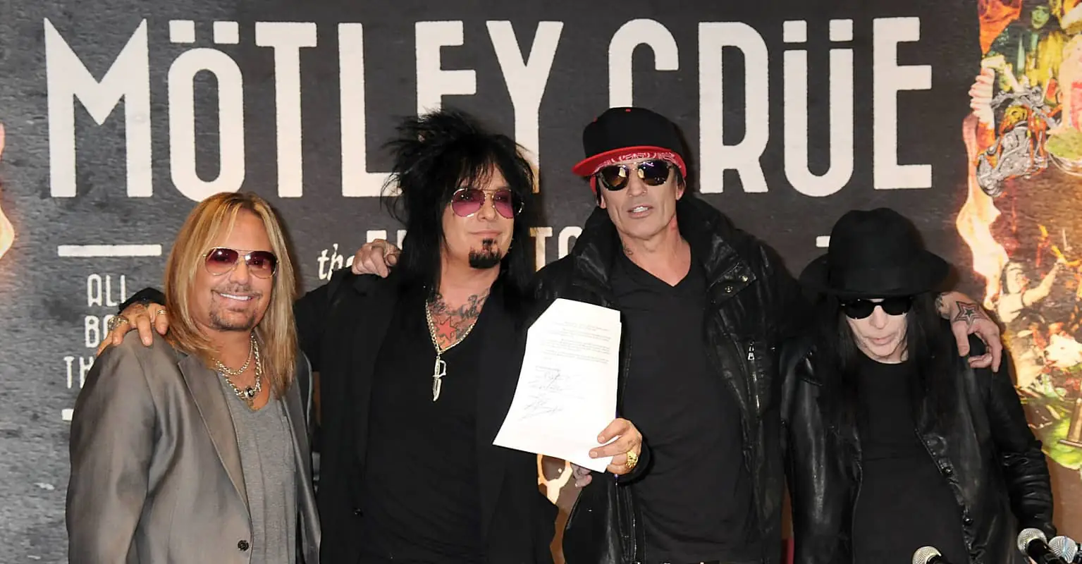 Mötley Crüe's Tommy Lee says he'll leave the US if Trump wins election