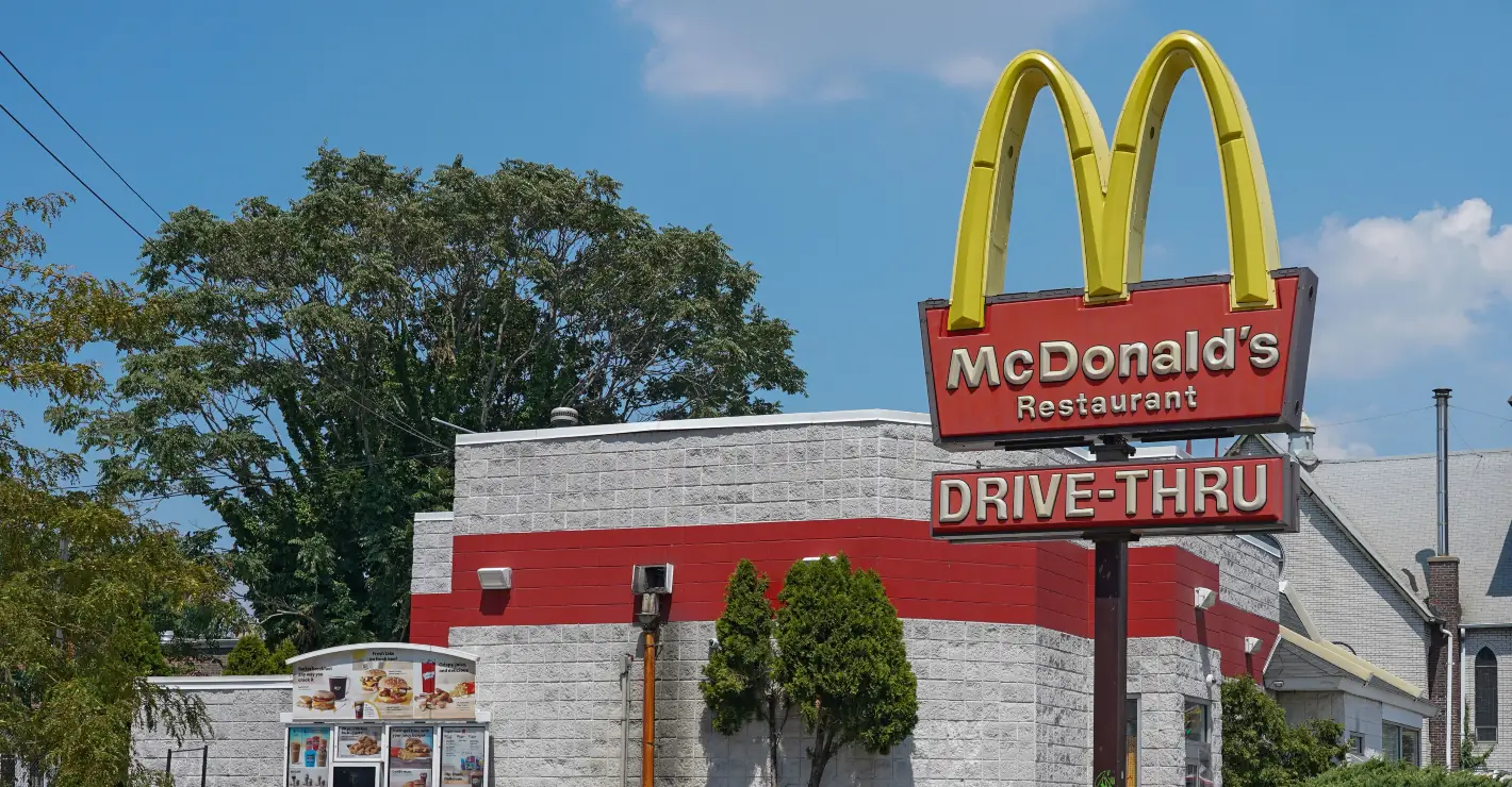Mom raises $32,000 for teen McDonald's worker who paid for her family's meal after she forgot her purse
