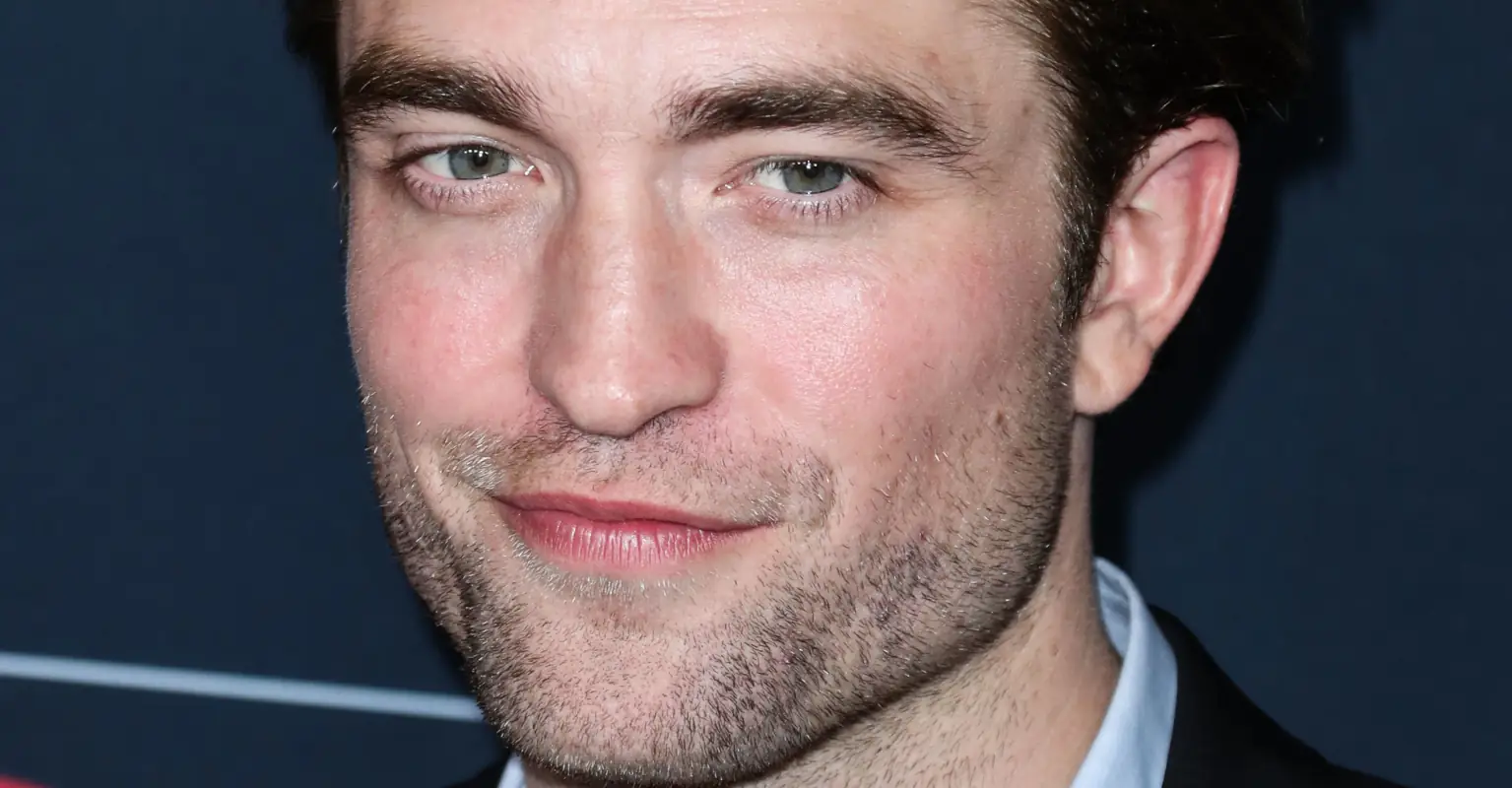 Robert Pattinson pictured filming funeral scene for 'The Batman'