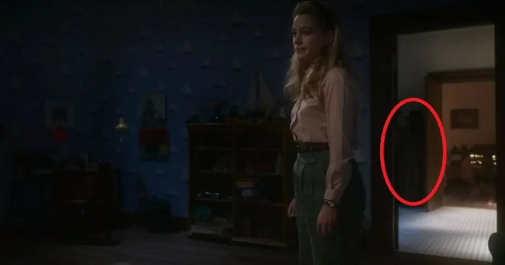 Haunting of Bly Manor hidden ghost.