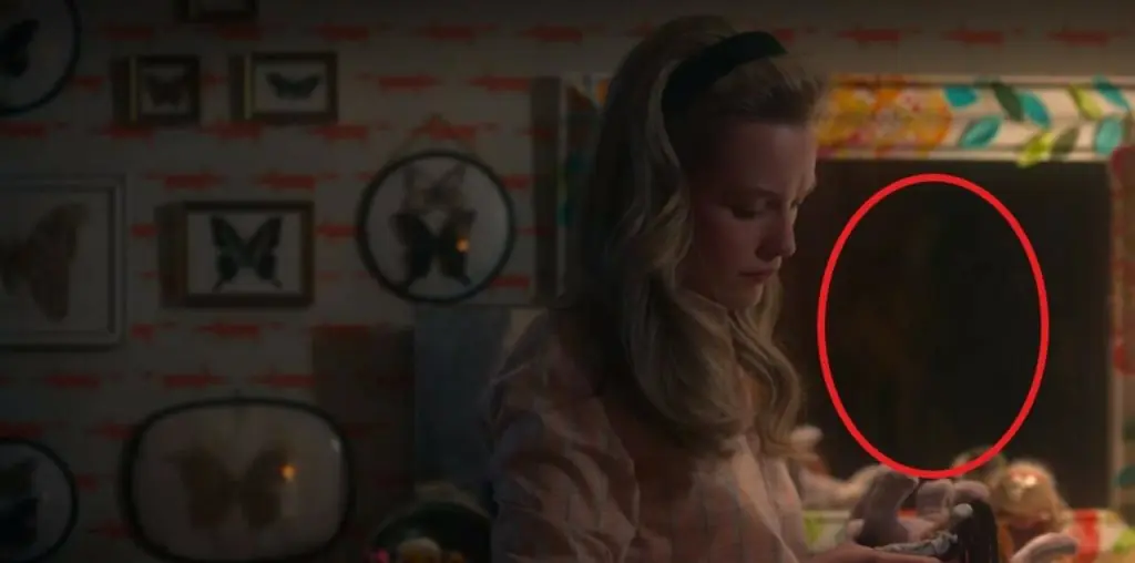 Haunting of Bly Manor hidden ghost.