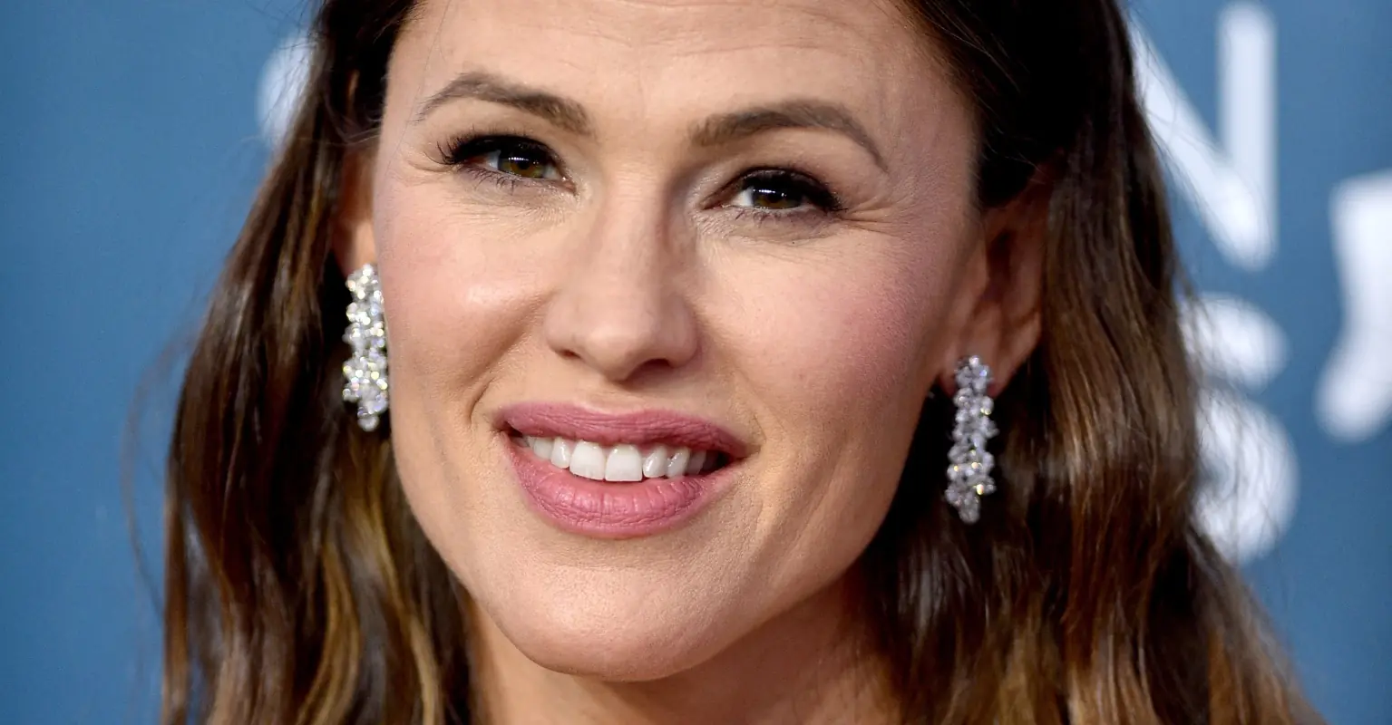 Jennifer Garner responds to speculation she's pregnant following Halloween photo