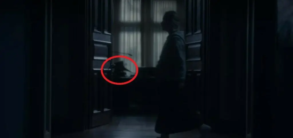 Haunting of Bly Manor hidden ghost.