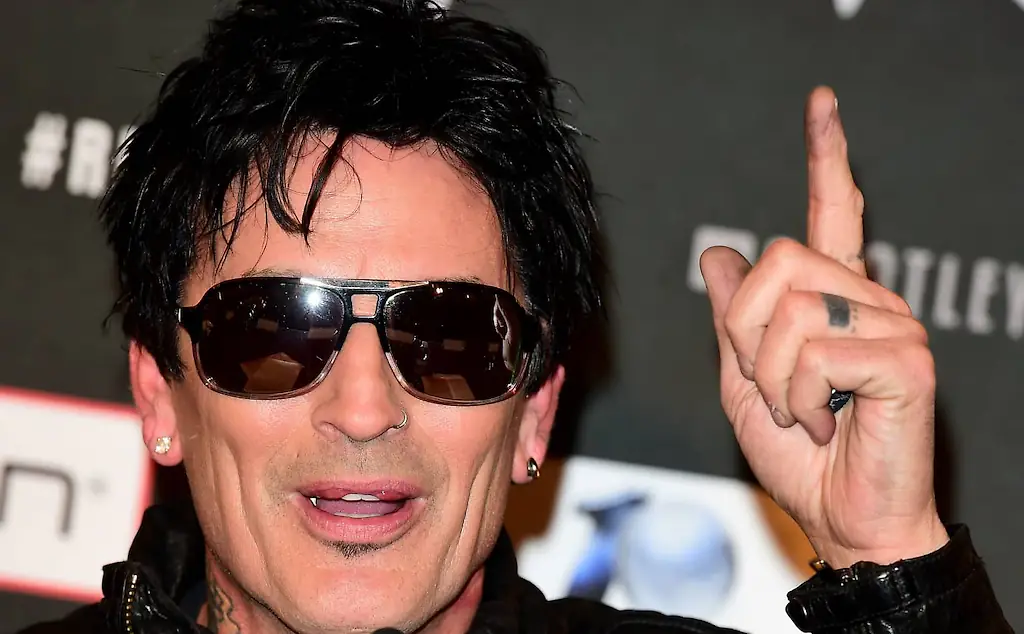 Tommy Lee.