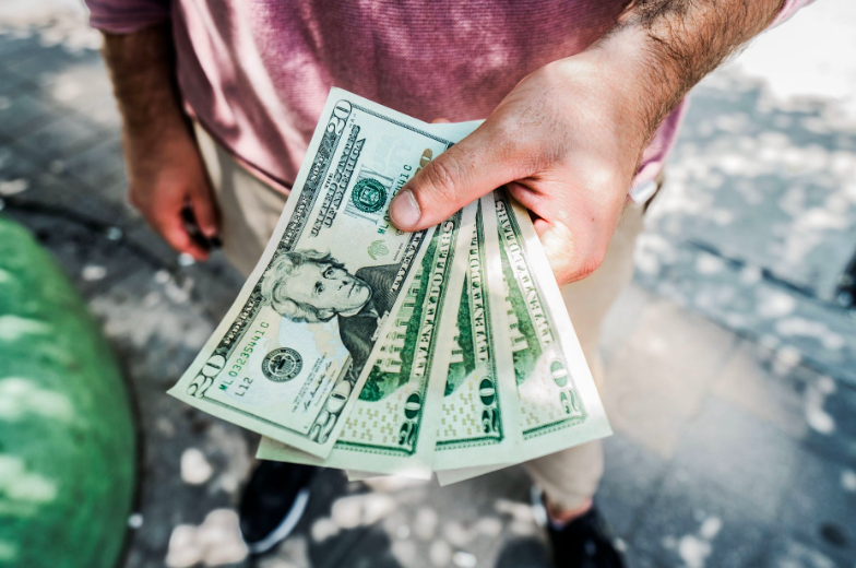 A man handing over money.