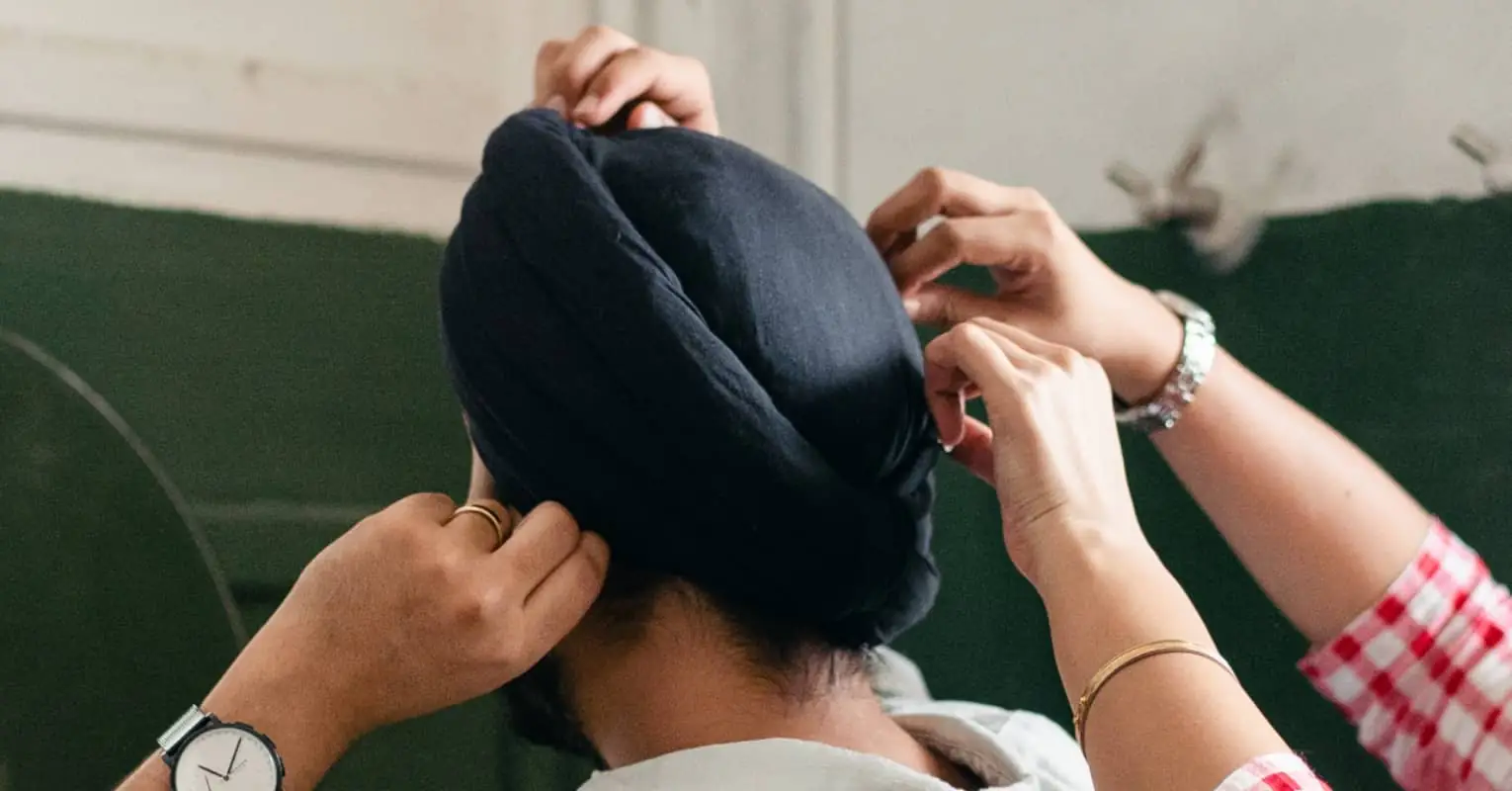 Sikh men unravel turbans to help save two teens who fell through frozen pond