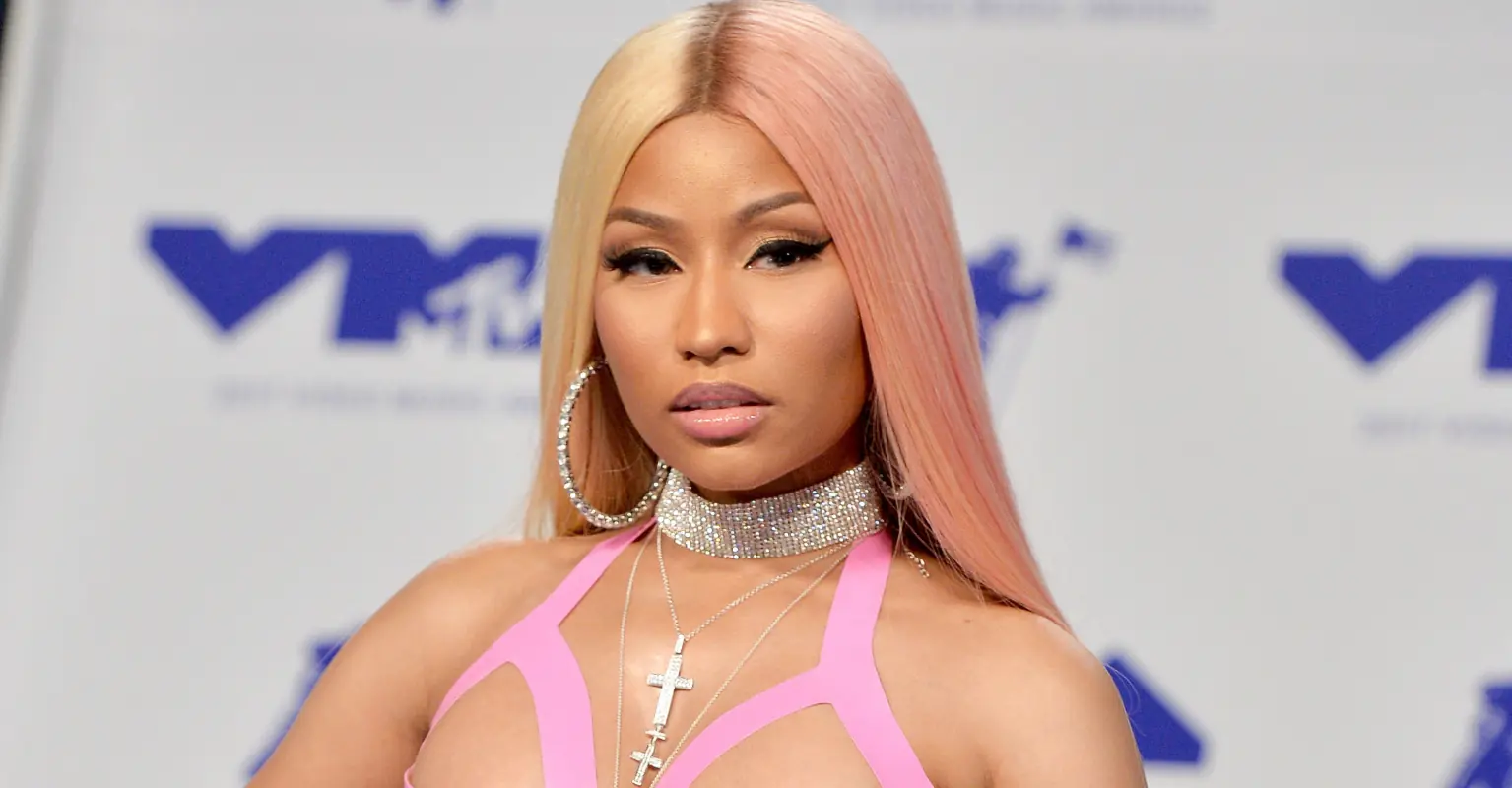 Nicki Minaj shows off her natural hair and fans are begging her to keep it