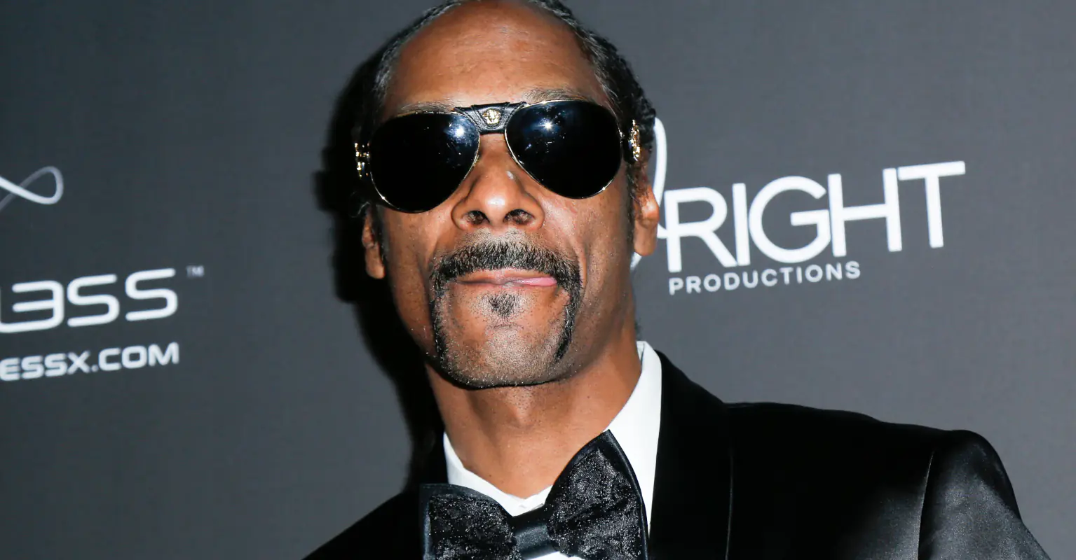 People are obsessed with Snoop Dogg's commentary of Mike Tyson vs Roy Jones Jr.