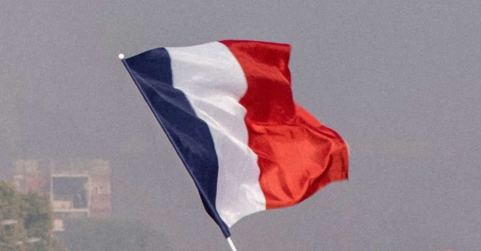 Man goes viral after interrupting French reporter with painfully awkward French accent