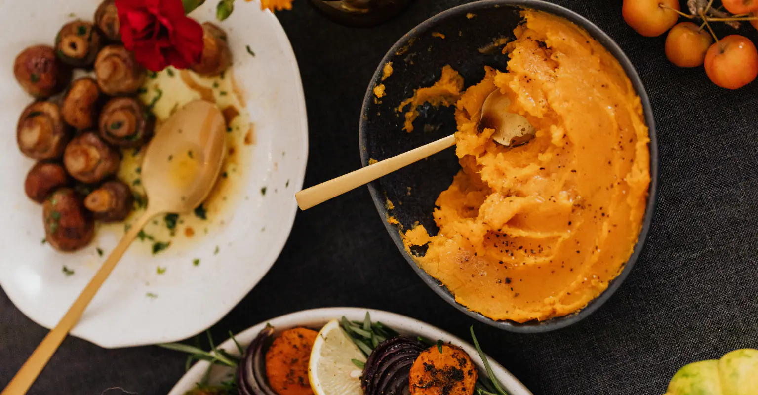 Grandma who accidentally invited stranger to Thanksgiving spend the holiday together once again