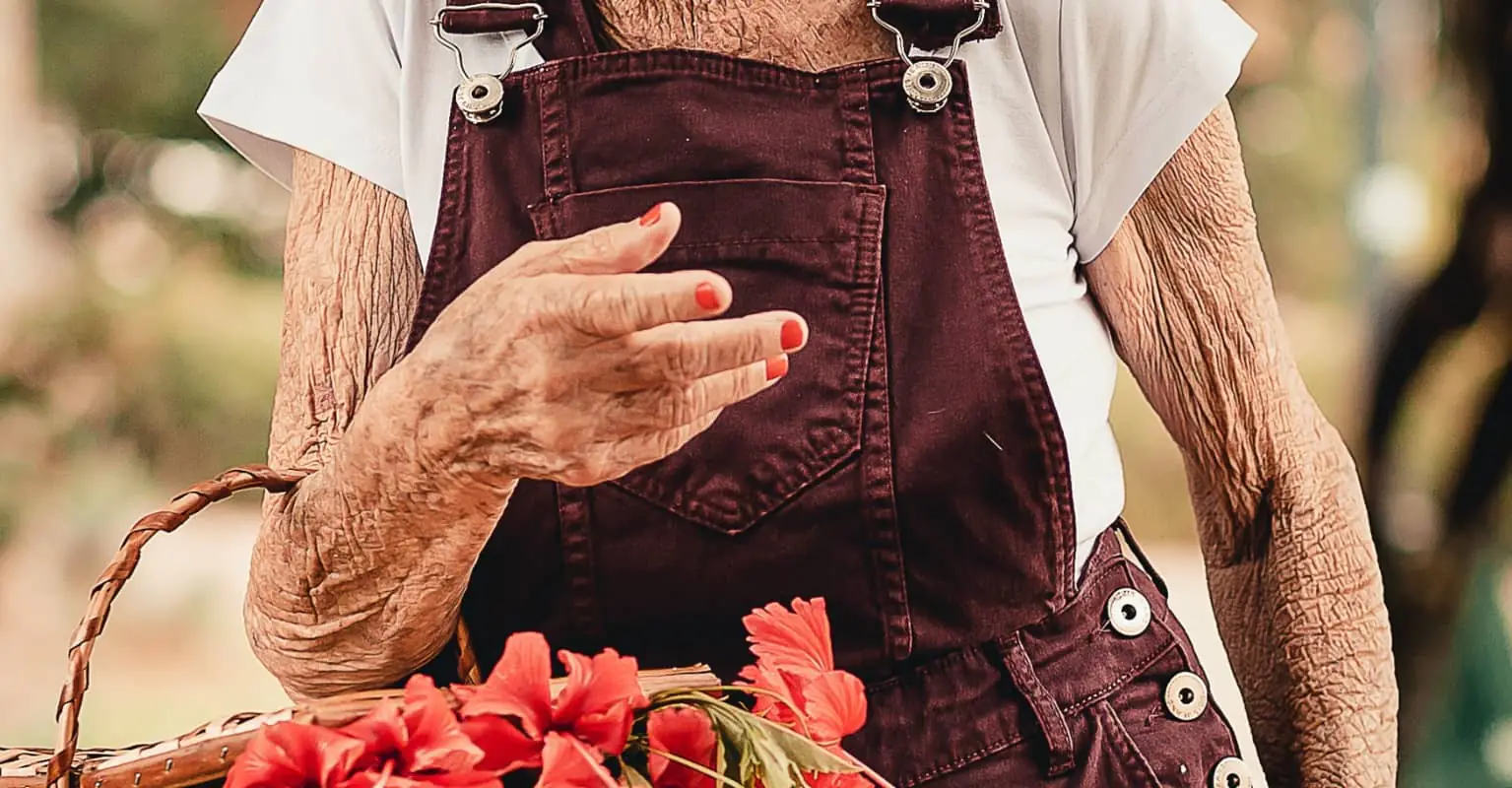 Man takes his 87-year-old mom with dementia on a 'hot date'